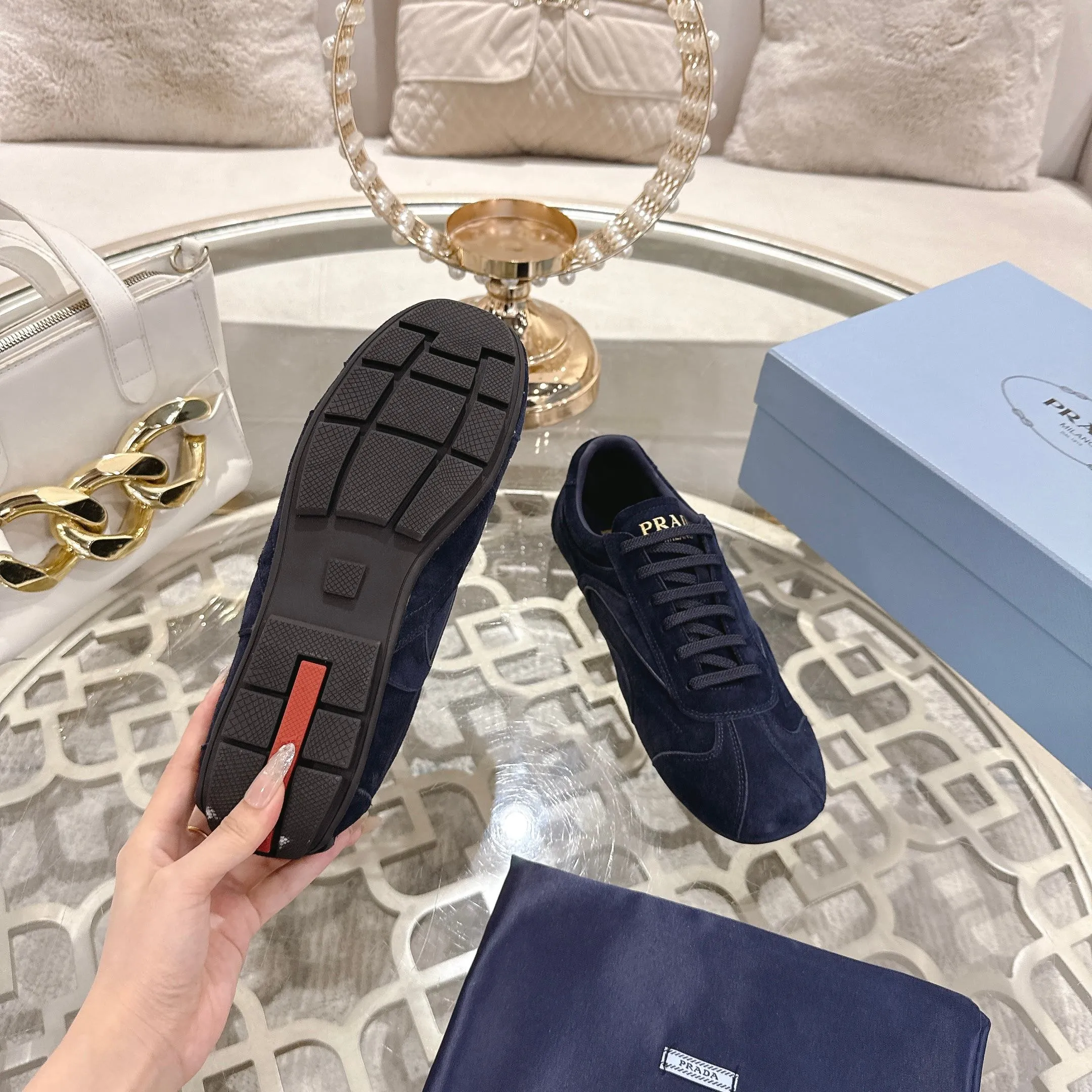 P600. PRADA for couples, casual shoes for couples, originally developed 1:1, made of high-mercerized cowhide, silk sheepskin lining, rubber outsole, comfortable and soft on the feet, size for women: 35 to 41. Male 38 to 45